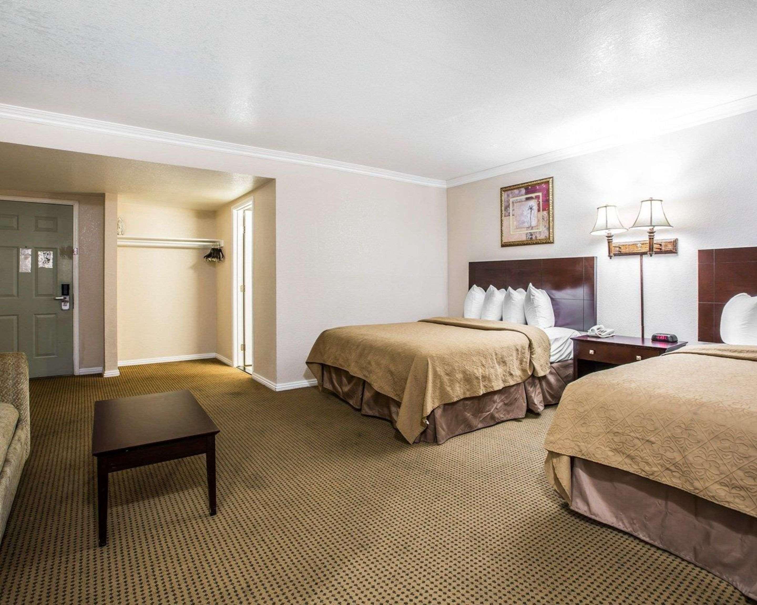 Quality Inn & Suites Thousand Oaks - Us101 Экстерьер фото